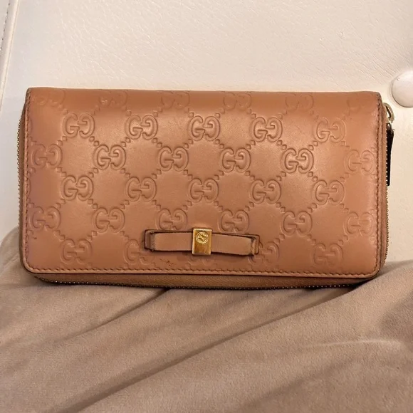 GUCCI GG Embossed Tan Leather Zippy Wallet EUC - Picture 2 of 12